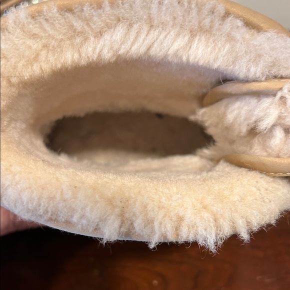 UGG Sparkly Tan Bow Boots - Picture 10 of 13